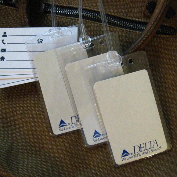 ✈️ Delta Airlines White Love To Fly Luggage Tags (3) - Picture 2 of 4